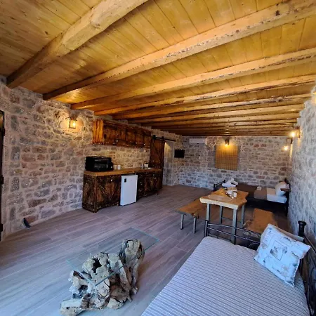Of Lagkadaki Feriehus Argilia