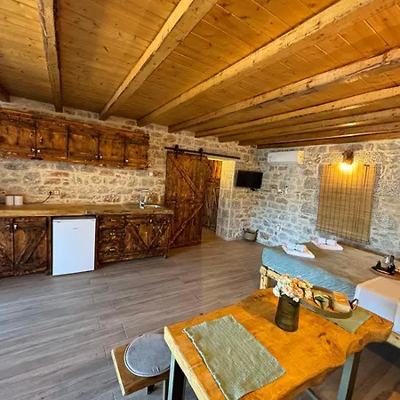 Of Lagkadaki * Argilia